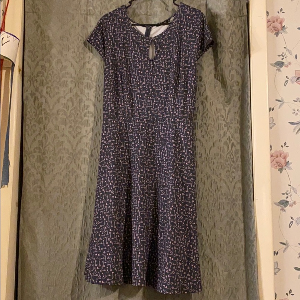 Comfortable & fun dress with key pattern
